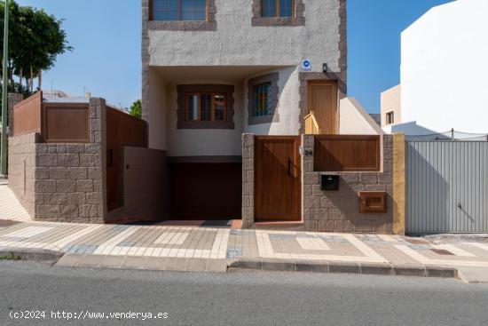 ESPECTACULAR CASA EN ESQUINA EN AGÜIMES - LAS PALMAS - LAS PALMAS