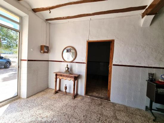 SE VENDE ESTUPENDA CASA DE CAMPO MUY CERCA DE PINOSO - ALICANTE