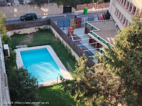 ESTUDIO REFORMADO EN URBANIZACION CON JARDIN Y PISCINA - MADRID