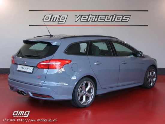 Ford Focus Sportbreak 2.0 EcoBoost ASS 250Cv ST 5p. - Rubí