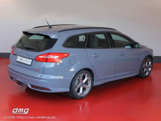 Ford Focus Sportbreak 2.0 EcoBoost ASS 250Cv ST 5p. - Rubí