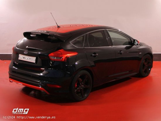 Ford Focus 1.0 Ecoboost 125cv ST Line Red & Black - Rubí