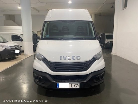 Iveco Daily Furgón 35S16 V 4100L H2 16.0 156 - GARANTIA MECANICA - Barcelona