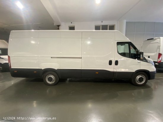 Iveco Daily Furgón 35S16 V 4100L H2 16.0 156 - GARANTIA MECANICA - Barcelona