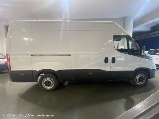 Iveco Daily Furgón 35S16 V 3520L H2 12.0 160cv - GARANTIA MECANICA - Barcelona