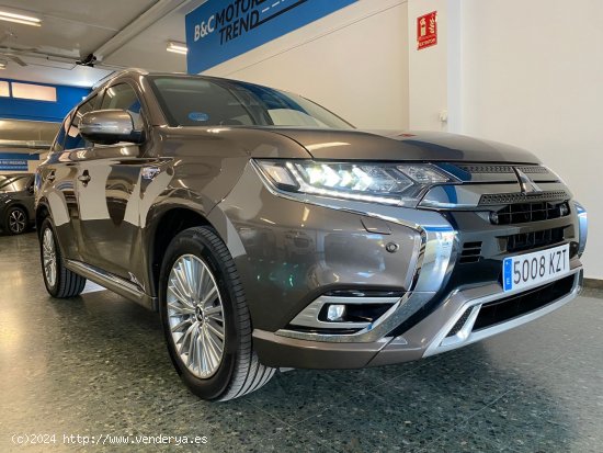 Mitsubishi Outlander 2.4 PHEV KAITEKI AUTO 4WD 224 CV - Castelldefels