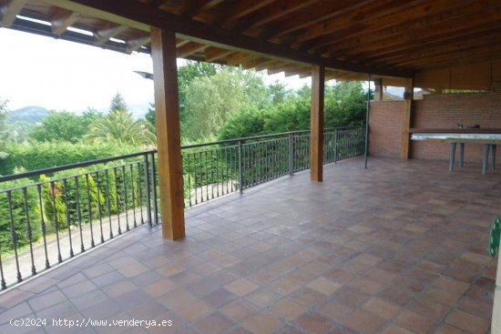 Chalet bifamiliar en venta en Amorebieta