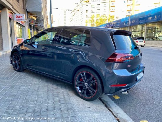 Volkswagen Golf GTI PERFORMANCE - Barcelona