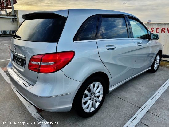 Mercedes Clase B 200 AUTO. con NAVEGADOR, LEVAS... - El Prat de Llobregat