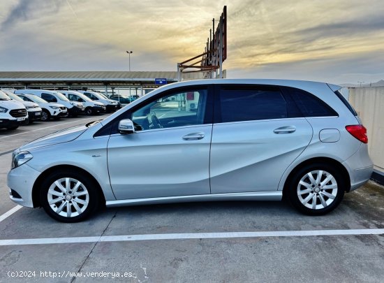 Mercedes Clase B 200 AUTO. con NAVEGADOR, LEVAS... - El Prat de Llobregat