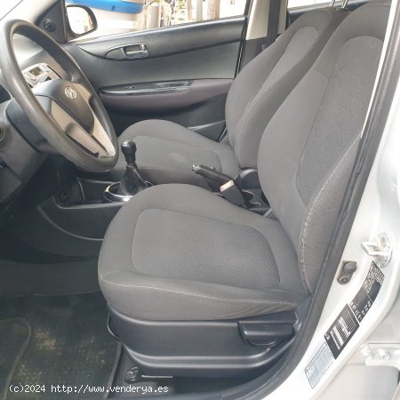 Hyundai i20 1.2 CLASSIC GASOLINA 5P - Barcelona