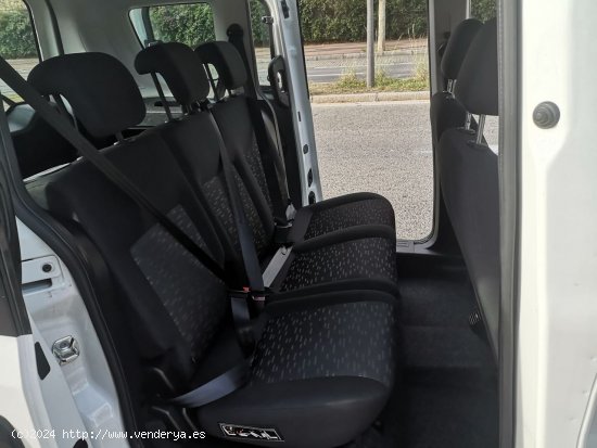 Opel Combo COMBI 5 PUERTAS Tour Expression 1.3CDTI 70kW (95CV) L1H1 5 PLAZAS - Barcelona