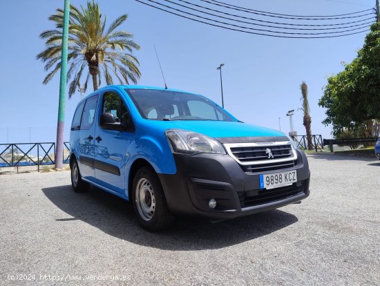  Peugeot Partner 16 HDI MIXTA 5 PLAZAS CERTIFICADO DE KILOMETROS Y CARROCERIA - Málaga 