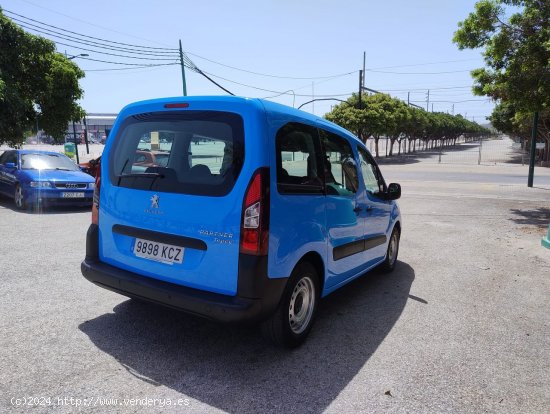 Peugeot Partner 16 HDI MIXTA 5 PLAZAS CERTIFICADO DE KILOMETROS Y CARROCERIA - Málaga