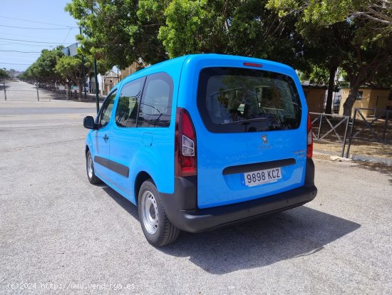 Peugeot Partner 16 HDI MIXTA 5 PLAZAS CERTIFICADO DE KILOMETROS Y CARROCERIA - Málaga