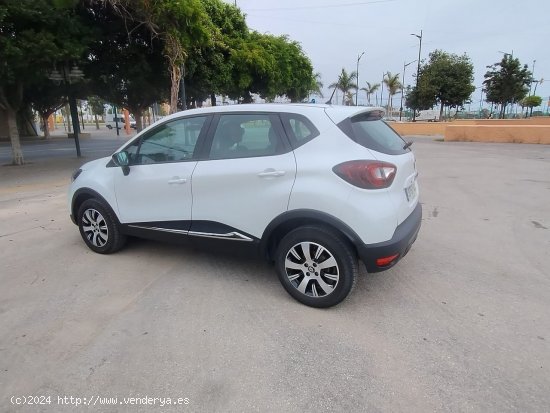 Renault Captur 1200 TCE CERTIFICADO DE KILOMETROS Y CARROCERIA - Málaga