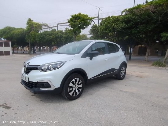 Renault Captur 1200 TCE CERTIFICADO DE KILOMETROS Y CARROCERIA - Málaga