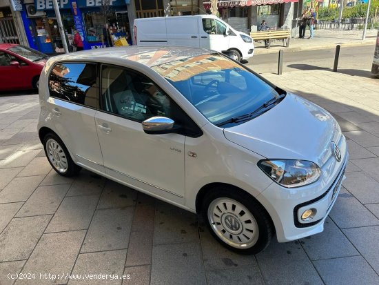 Volkswagen up! 1.0 12V BlueMotion 75 cv - Cornellà