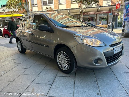 Renault Clio 1.2 i 75 Hatchback 16V eco2 75 cv - Cornellà