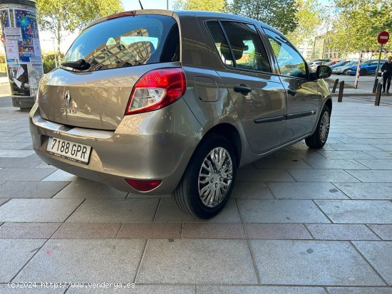 Renault Clio 1.2 i 75 Hatchback 16V eco2 75 cv - Cornellà