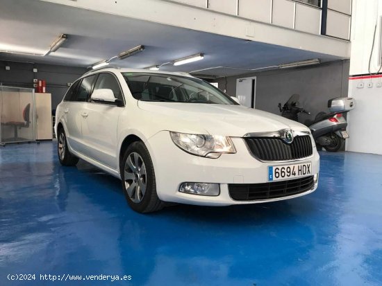 Skoda Superb  Combi 2.0 TDI DSG - Santa Perpetua de Mogoda