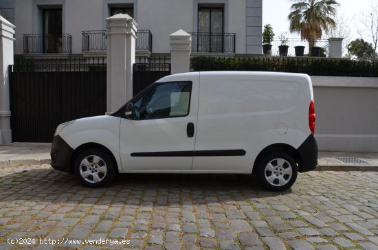 Opel Combo CARGO 1.6 CDTI  L1 H1 FURGÓN 100CV EUR 6 ETIQUETA C ( VERDE ) - Sant Vicenç dels Horts