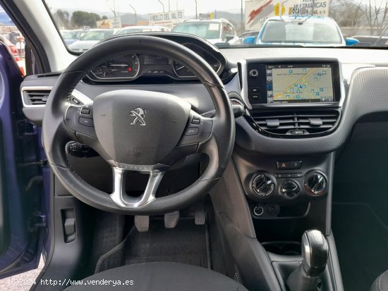 Peugeot 208 1.2 STYLE 82 CV 5P - Mollet del Vallès