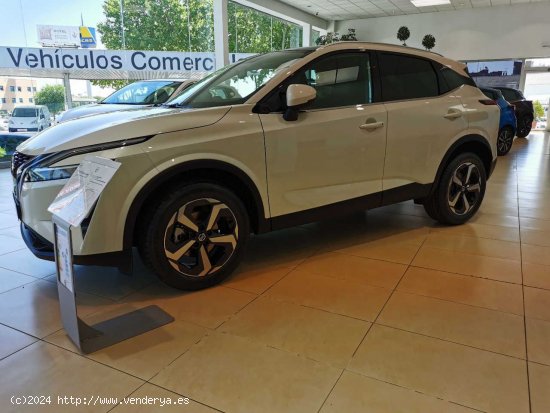 Nissan Qashqai 140CV mHEV 12V N-CONNECTA + Techo panoramico ENTREGA INMEDIATA - Alcorcon