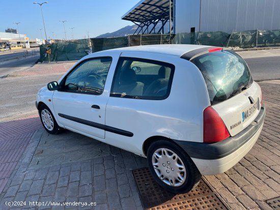 Renault Clio 2 Automático - Málaga