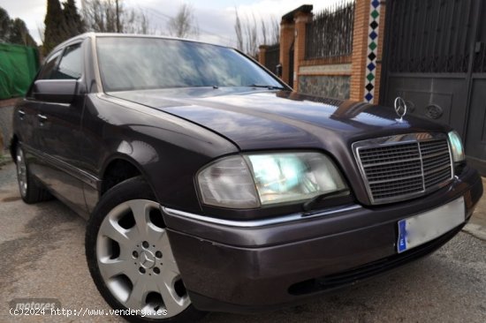  Mercedes Clase C 250D ELEGANCE-PIEL-KLIMA-TECHO ELECTRICO-LL/A-XENON de 1993 con 227.000 Km por 5.40 