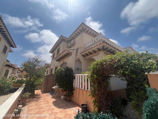 Venta - Cesión Remate Vivienda en Orihuela Costa - Adosado de 2 Dormitorios y 2 Baños con Piscina 