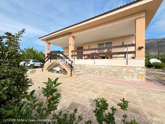 Chalet reformado en Gaianes - ALICANTE