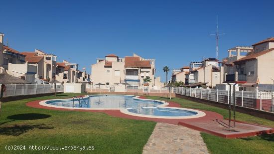  BUNGALOW PLANTA ALTA CON PARKING Y PISCINA. PLAYA FLAMENCA - ALICANTE 