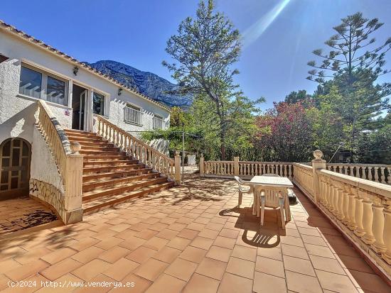 Impresionante Villa en Denia con vistas al mar y al Castillo - ALICANTE