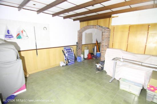 Local comercial de 40 m2 con posibilidad de hacer vivienda en el Sant Bernat - BARCELONA