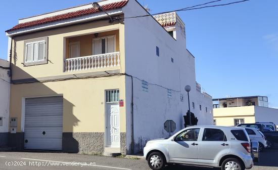 SUPERCASA CON LOCAL EN VENTA - LAS PALMAS