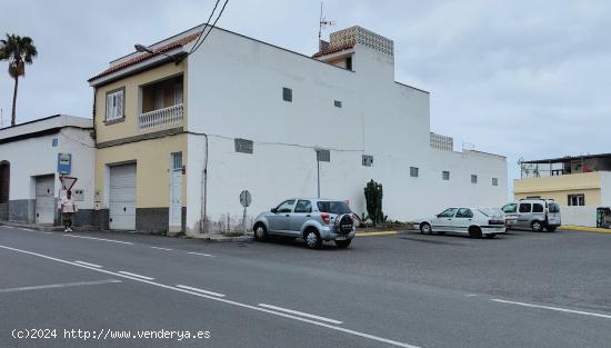 SUPERCASA CON LOCAL EN VENTA - LAS PALMAS