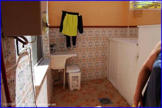 Se vende casa de pueblo en La Aparecida, 6 dormitorios, 2 baños, aseo y gran sótano. - ALICANTE