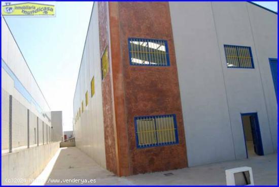  Nave de 600 m2 + 200 m2 de patio en polígono de Fortuna - MURCIA 