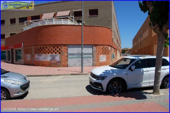  Amplio local comercial en planta baja y sótano con fachada a carretera - MURCIA 