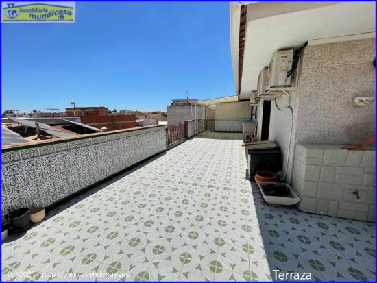 Ático de 4 dormitorios, 2 baños, con 68 m2 de terraza. - MURCIA