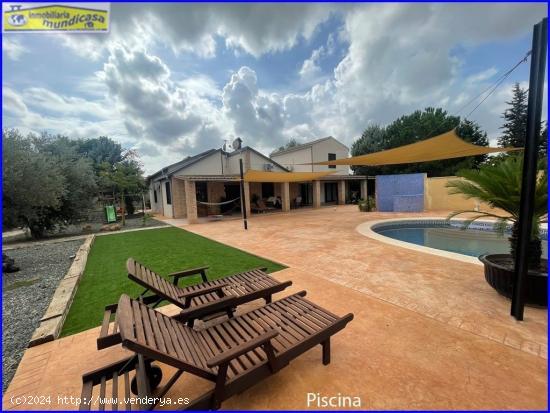 Chalet con piscina, barbacoa y zonas ajardinadas. - MURCIA