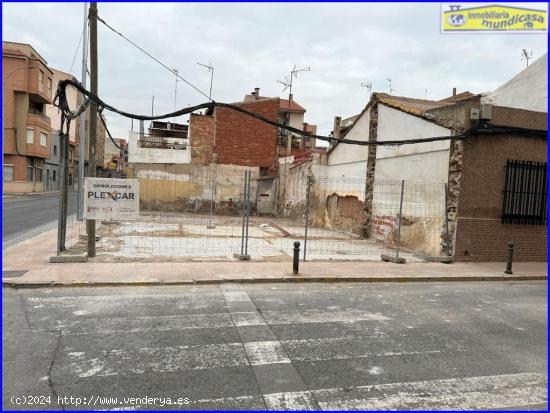  Solar en esquina con fachada a C/ La Luz y Carretera de Abanilla - MURCIA 