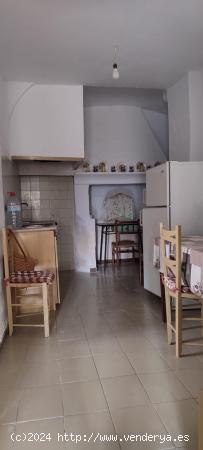 CASA EN PURCHENA ( ALMERÍA ),CON TRES DORMITORIOS. - ALMERIA