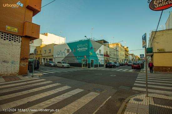 LOCAL COMERCIAL EN MARIA AUXILIADORA CON POSIBILIDADES  PARA CONVERTIRLO EN COCHERA - BADAJOZ