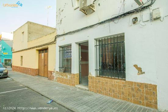 LOCAL COMERCIAL EN MARIA AUXILIADORA CON POSIBILIDADES  PARA CONVERTIRLO EN COCHERA - BADAJOZ