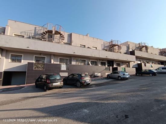 Vivienda de tres dormitorios - MURCIA