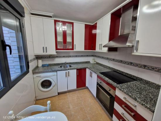  SE VENDE DÚPLEX EN EL CENTRO, COCINA, SALÓN, 3 HAB, 2 BAÑOS, TRASTERO Y GARAJE. - LEON 