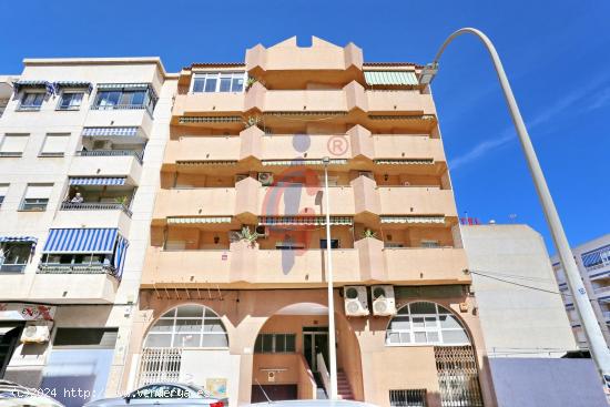 Apartamento con dos dormitorios y un baño, orientación Sur y a 350m. de la playa de Guardamar - AL