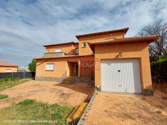  INMHOGAR VENDE CHALET EN URBANIZACIÓN EN MAELLO, PRADOENCINAS 05291 - AVILA 